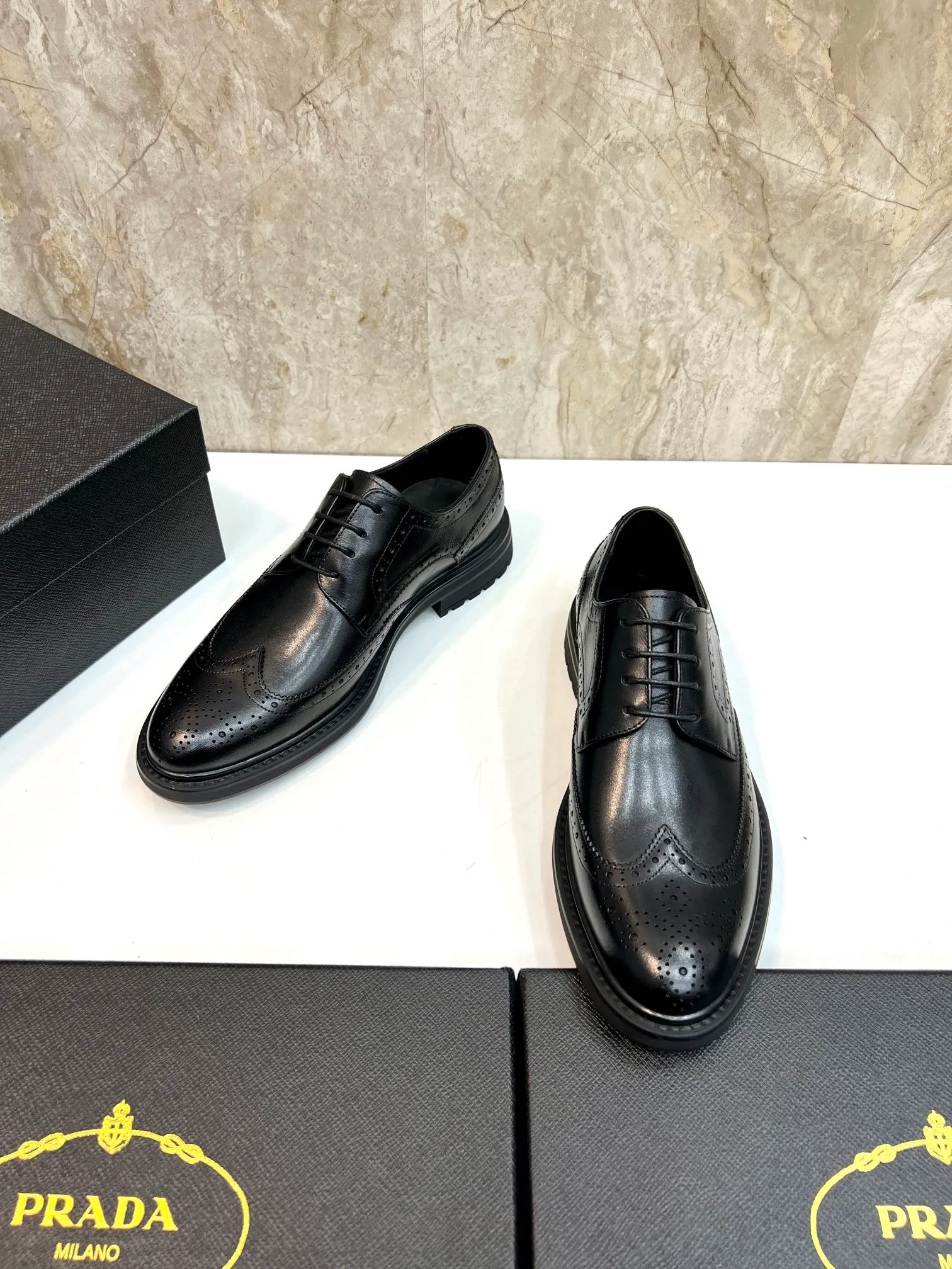 Original order quality: P580 Brand: PRADA (Prada) Standard code: Men's size 38/44 (45 can be customized) Grade: Same style as the official website High-quality men's shoes Material: Original cowhide Water-dyed cowhide lining Rubber outsole Style categories: Men's fashionable formal leather shoes Slip-on men's shoes series Young fashion European and American trends British style Top luxury Color: Actual picture